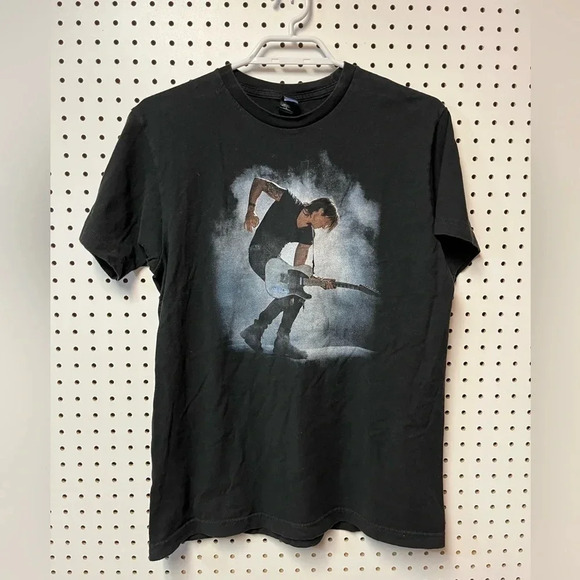 Keith Urban  Graffiti U World Tour 2018 Shirt size medium - Picture 1 of 3